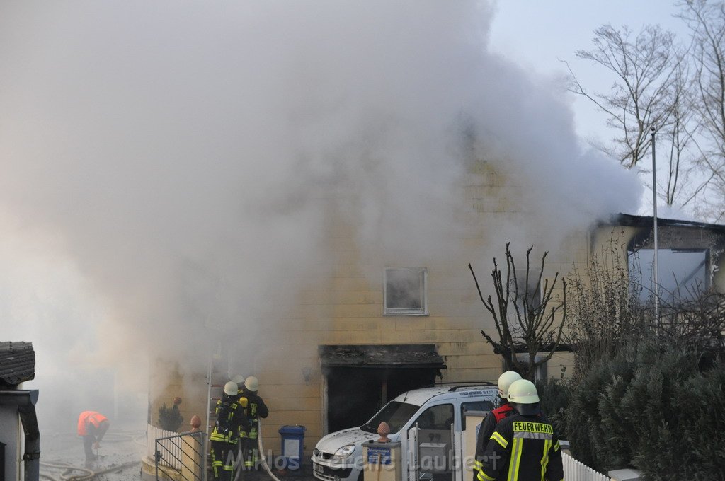 Haus komplett ausgebrannt Leverkusen P41.JPG